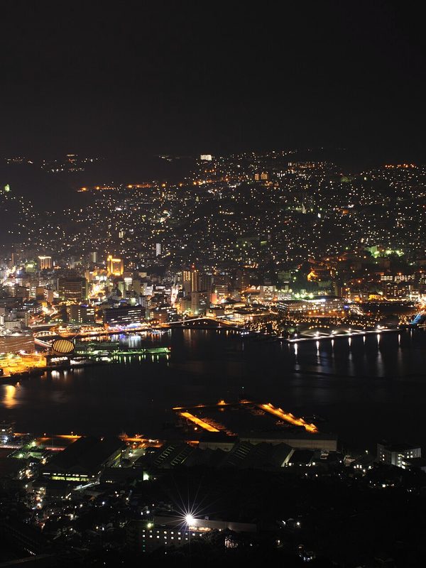 Nagasaki de noche desde el monte Inasa.