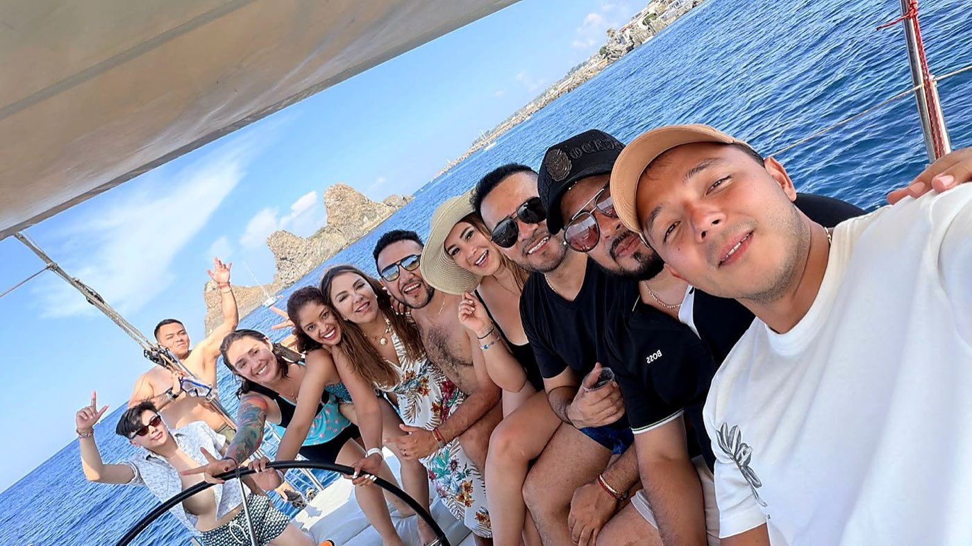 Médicos de Ciruboat 2026 en un paseo en velero.